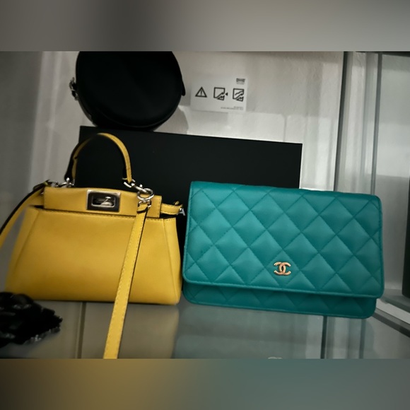 Micro peek a boo - Picture 13 of 13